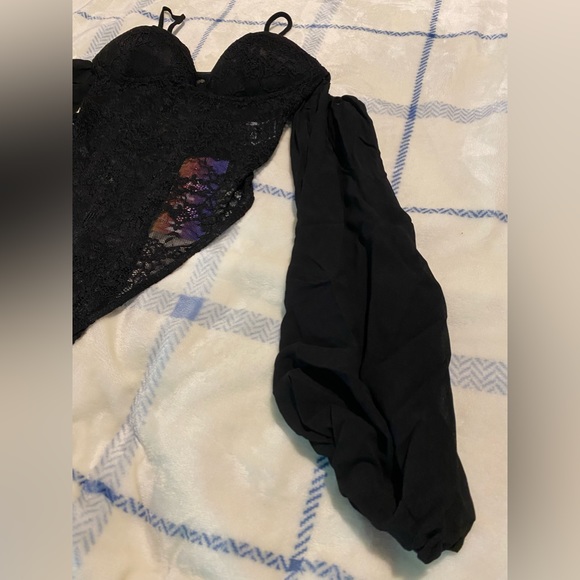 NWT lantern sleeve black lace bodysuit - Picture 2 of 6